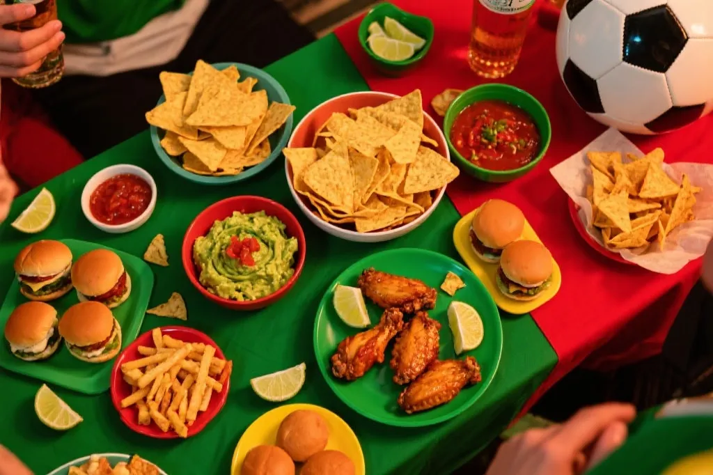 2026世界杯美食指南：在家、酒吧、球迷聚会都能复制的零食与下酒菜菜单
